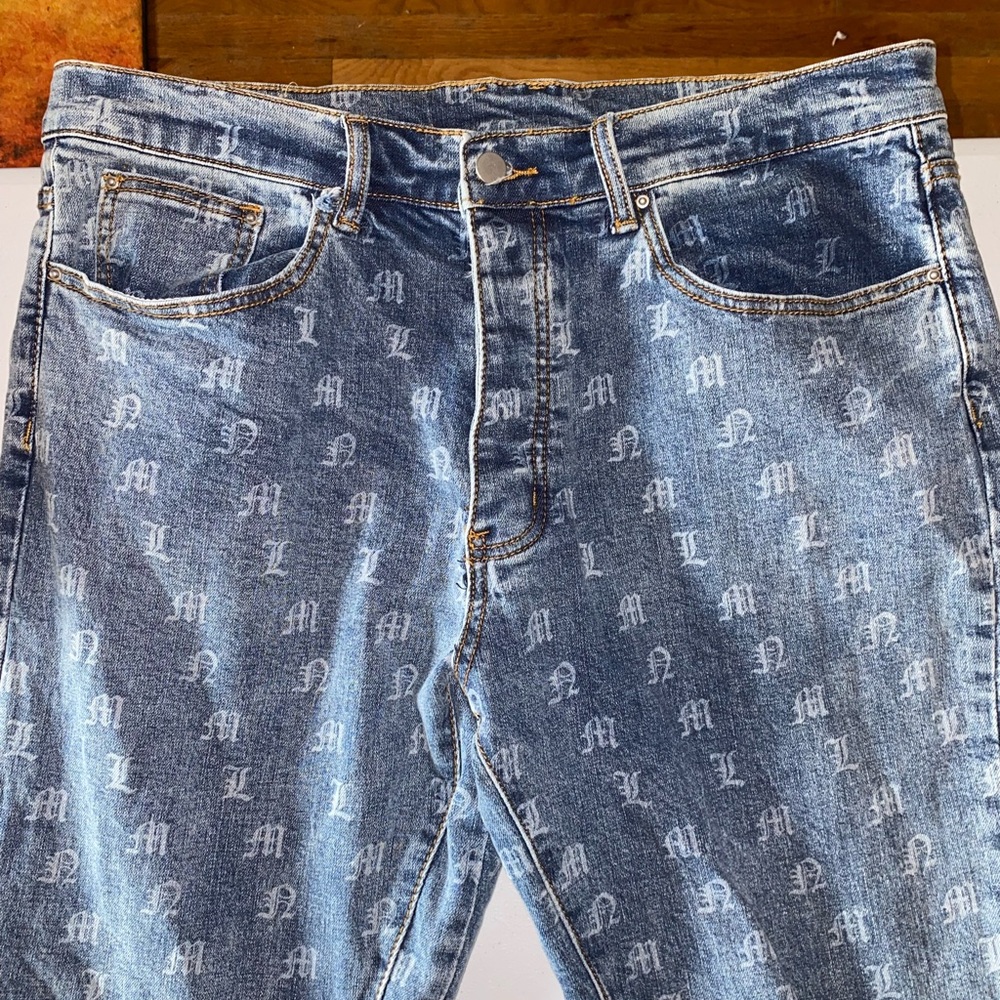 MNML NWOT’s Old English Flare Denim Jeans - Medium Blue
| B639 | Size 34 - Picture 2 of 13